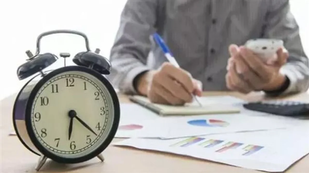 ساعات عمل أقل.. تفاصيل خفض الدوام الرمضاني بالقطاع الخاص في الإمارات والكويت